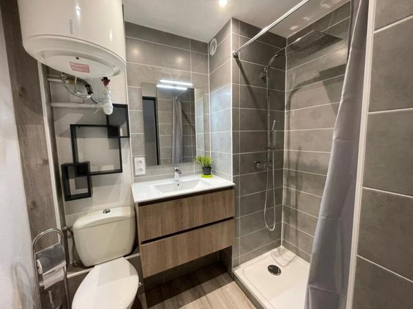 A LOUER - TOULOUSE St Michel - Studio meublé d'une surface de 20.45 m² avec balcon et une place de parking en sous-sol - G299