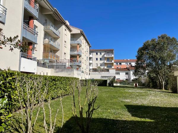 A LOUER - TOULOUSE St Michel - Studio meublé d'une surface de 20.45 m² avec balcon et une place de parking en sous-sol - G299