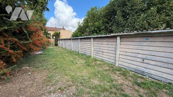 A vendre - Châlons-en-Champagne - Parcelle de terrain avec 14 garages

Secteur rive gauche, n...