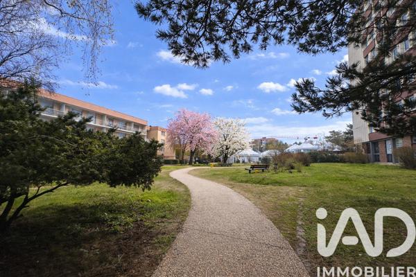 Appartement à vendre 4 pièces 77 m² Évry-Courcouronnes
