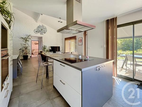 Maison à vendre  5 pièces - 150 m 2   RIOM  - 63