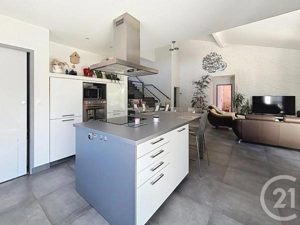 Maison à vendre  5 pièces - 150 m 2   RIOM  - 63