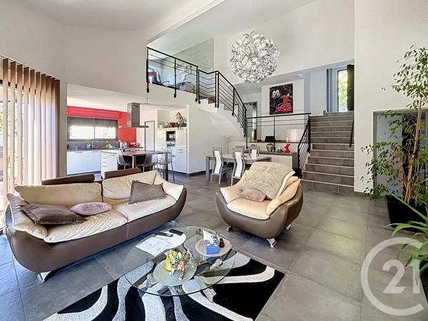 Maison à vendre  5 pièces - 150 m 2   RIOM  - 63