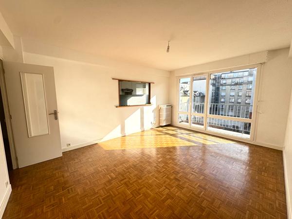 Trois pièces de 68m² avec balcons parking Rigollots