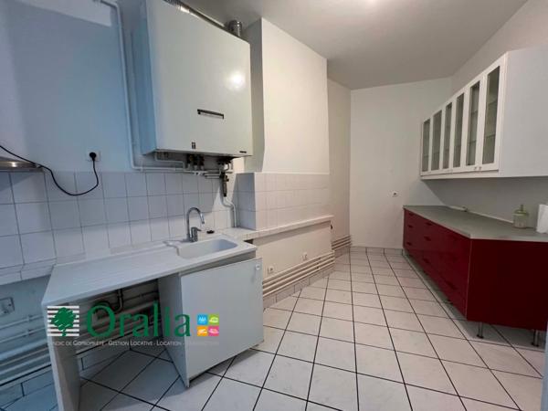 Appartement · Location Paris (75010) 4 pièces · 143m²
