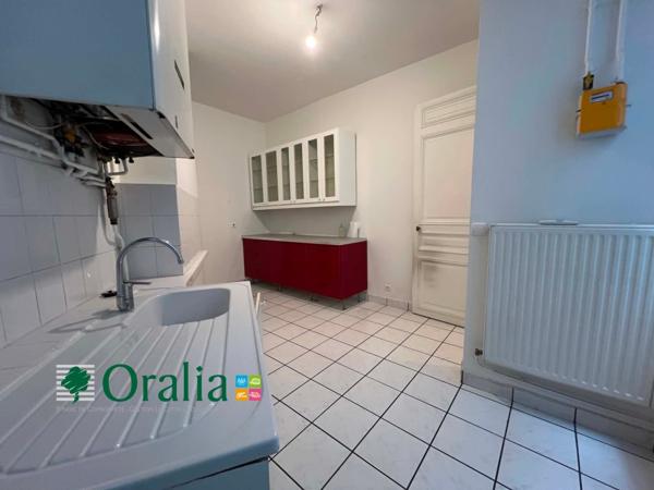 Appartement · Location Paris (75010) 4 pièces · 143m²