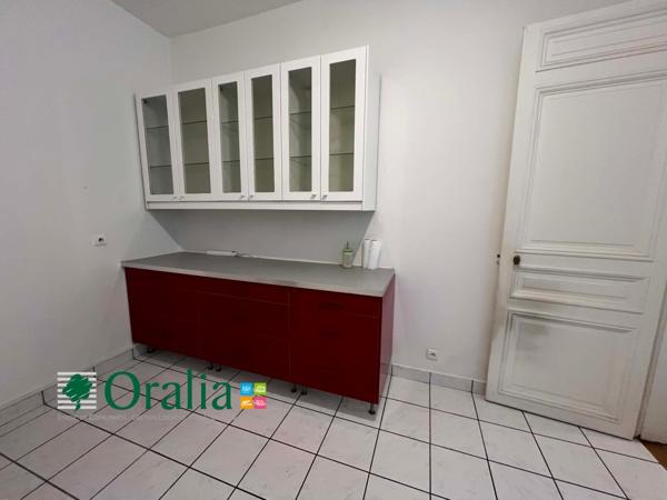 Appartement · Location Paris (75010) 4 pièces · 143m²