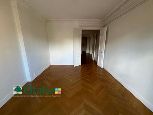 Appartement · Location Paris (75010) 4 pièces · 143m²