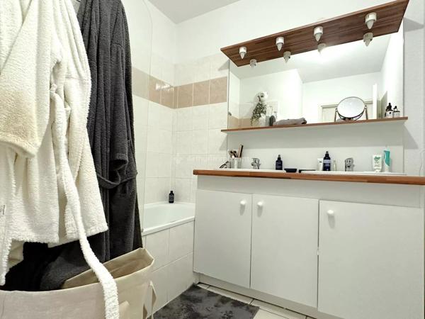 Vente                                                      Appartement
                        
                     3 pièces                      52 m2                     à Albi