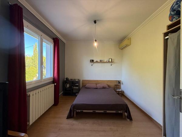 Villa de plain-pied avec piscine et espace bien-être