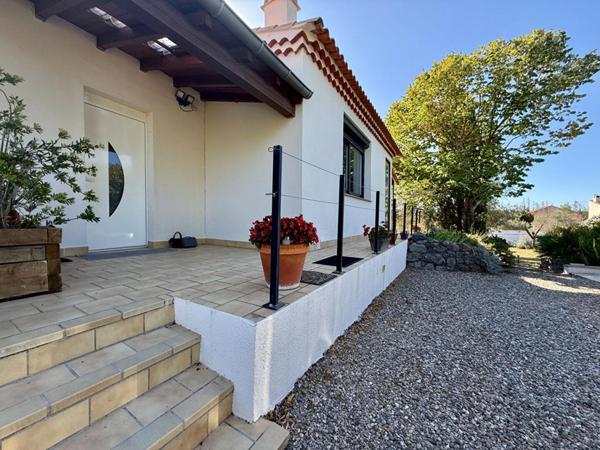 Villa de plain-pied avec piscine et espace bien-être