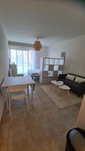 A louer appartement T1 meublé avec place de parking et balcon Angers secteur Lafayette