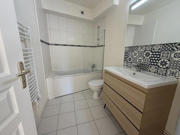 A louer appartement T1 meublé avec place de parking et balcon Angers secteur Lafayette
