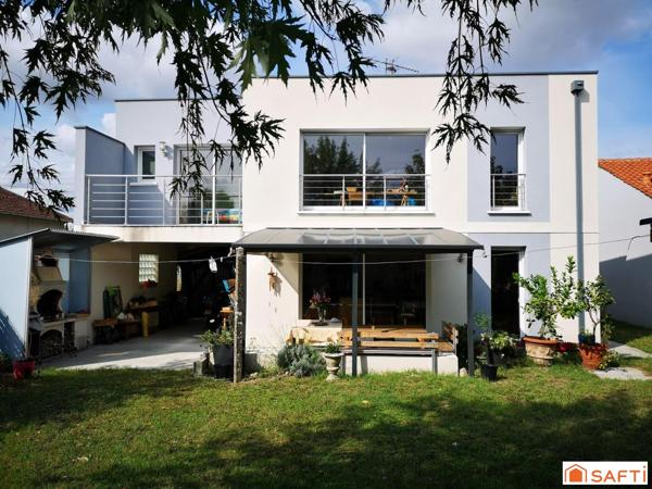 MAISON 160 M2 4 CHAMBRES RENOVATION DE QUALITE A VILLENAVE D'ORNON