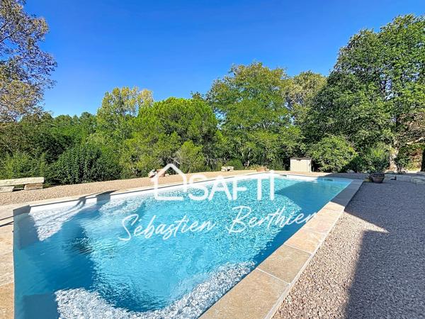Propriété en pierre rénovée – piscine & vue