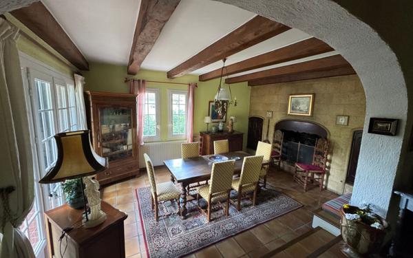 Maison à vendre    6 pièces •  Alès