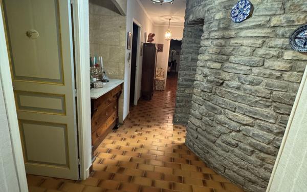 Maison à vendre    6 pièces •  Alès