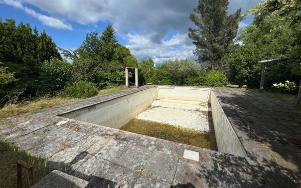 Maison à vendre    6 pièces •  Alès