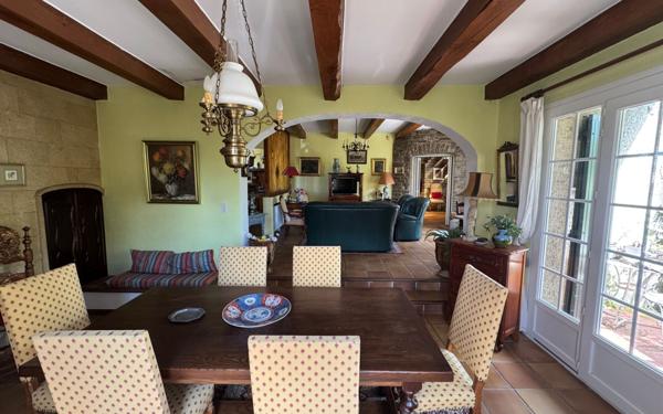 Maison à vendre    6 pièces •  Alès