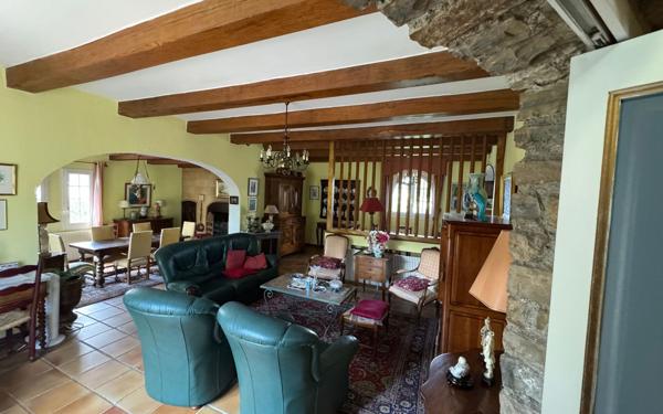 Maison à vendre    6 pièces •  Alès