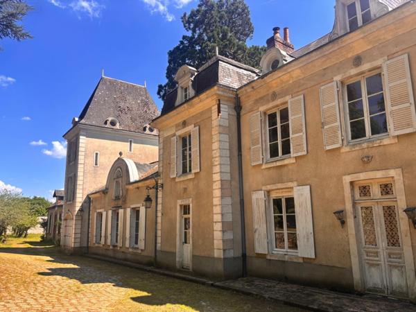 Château à vendre à Yvré-l'Évêque dans la Sarthe (72530), ref : LMY/SA