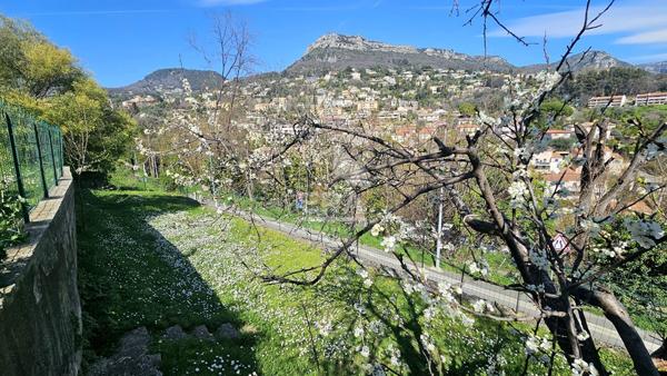 Appartement 4 pièces à vendre à Vence - Centre-ville, à rénover
