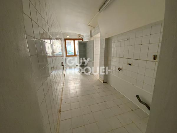 A LOUER - Local Commercial à AOUSTE SUR SYE (26400)