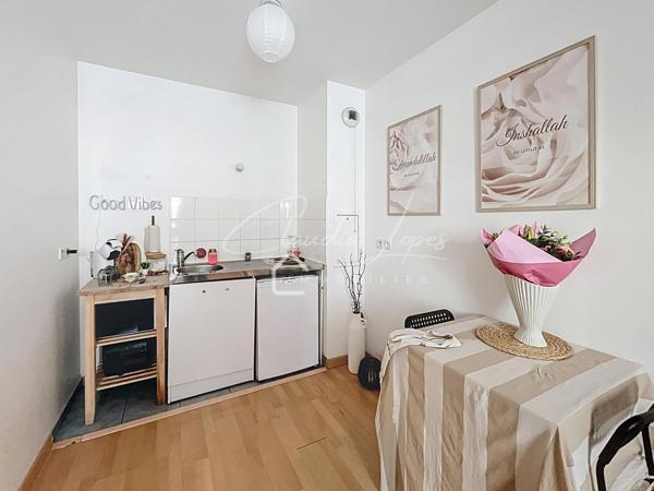 2 PIECES AVEC PARKING