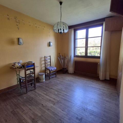 MAISON FAMILIALE PROCHE DE CHASSENEUIL - 197 m2 -