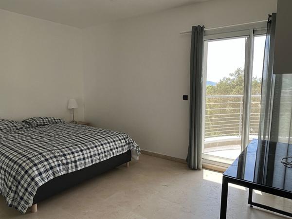 A louer à Marseille 13012 - Maison de grand standing avec jardin, piscine et garage