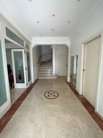 A louer à Marseille 13012 - Maison de grand standing avec jardin, piscine et garage