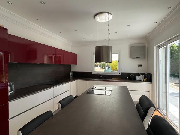 A louer à Marseille 13012 - Maison de grand standing avec jardin, piscine et garage