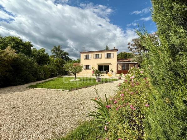 Maison à vendre 6 pièces LOURMARIN (84) 122m2 terrain 854 m2 garage 30 m2