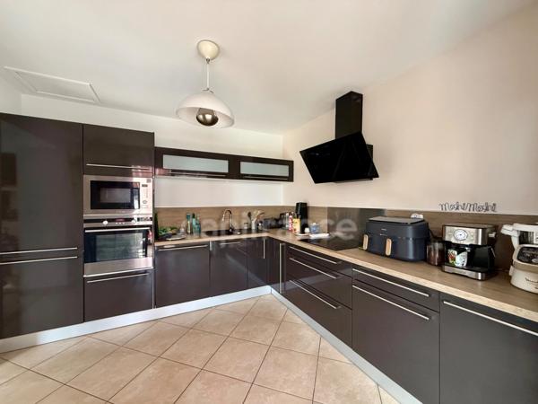 Maison à vendre 6 pièces LOURMARIN (84) 122m2 terrain 854 m2 garage 30 m2