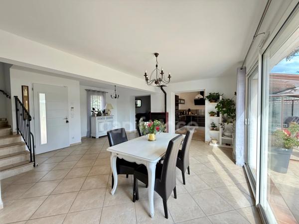 Maison à vendre 6 pièces LOURMARIN (84) 122m2 terrain 854 m2 garage 30 m2