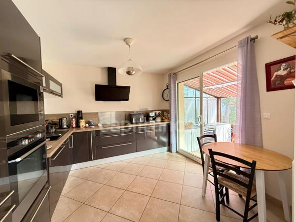 Maison à vendre 6 pièces LOURMARIN (84) 122m2 terrain 854 m2 garage 30 m2