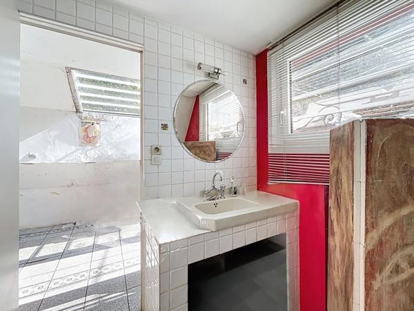 Péniche à rénover – 160m² sur le quai de Serbie, Lyon 6ème