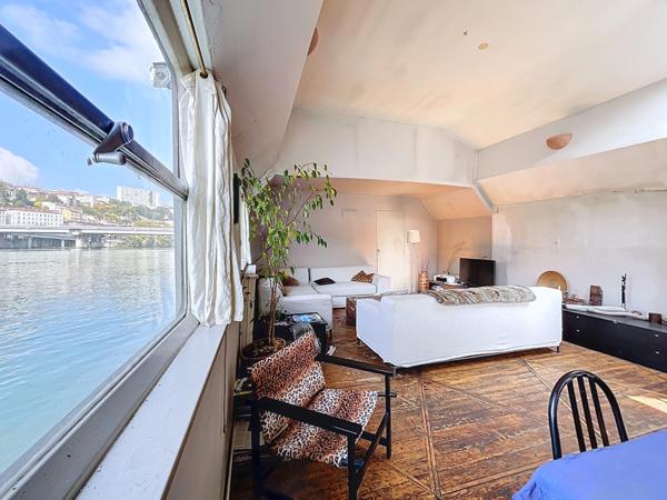 Péniche à rénover – 160m² sur le quai de Serbie, Lyon 6ème