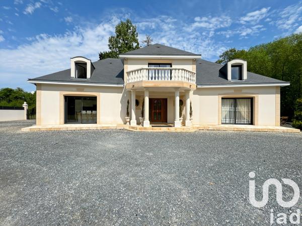 Maison d’architecte 5 pièces de 213 m² à Laval (53000)