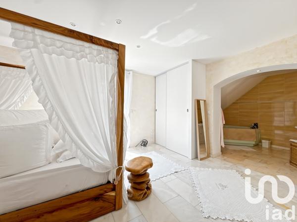 Maison d’architecte 5 pièces de 213 m² à Laval (53000)