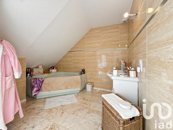 Maison d’architecte 5 pièces de 213 m² à Laval (53000)