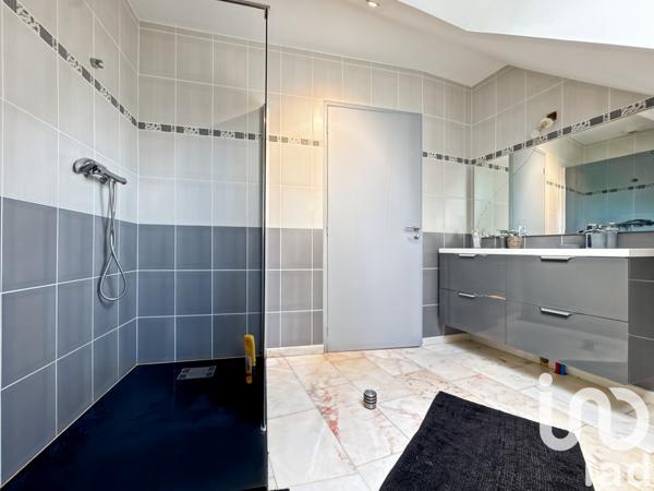 Maison d’architecte 5 pièces de 213 m² à Laval (53000)