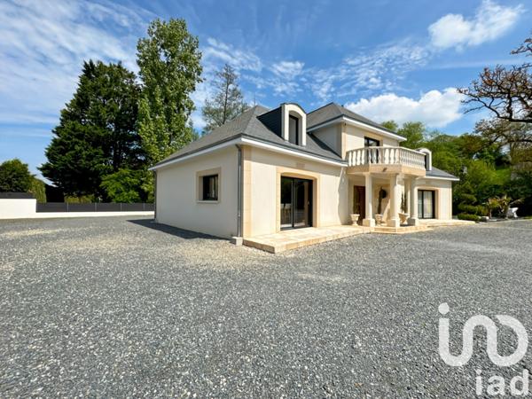 Maison d’architecte 5 pièces de 213 m² à Laval (53000)