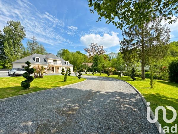 Maison d’architecte 5 pièces de 213 m² à Laval (53000)