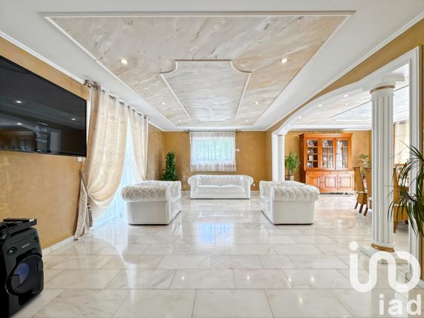 Maison d’architecte 5 pièces de 213 m² à Laval (53000)