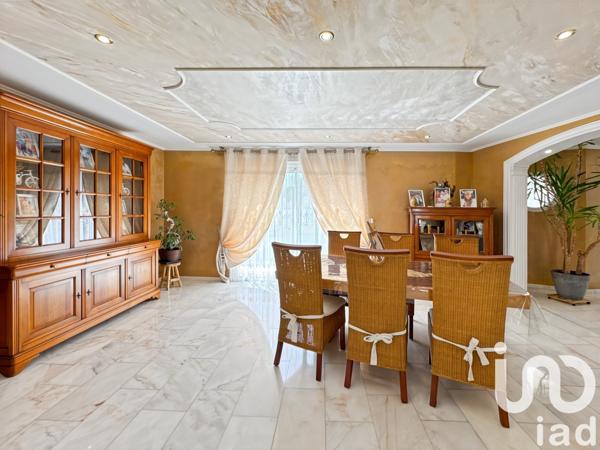 Maison d’architecte 5 pièces de 213 m² à Laval (53000)