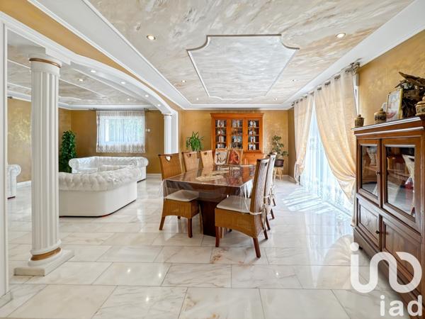 Maison d’architecte 5 pièces de 213 m² à Laval (53000)