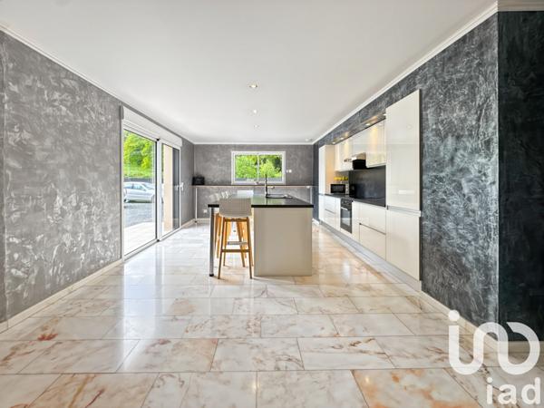 Maison d’architecte 5 pièces de 213 m² à Laval (53000)