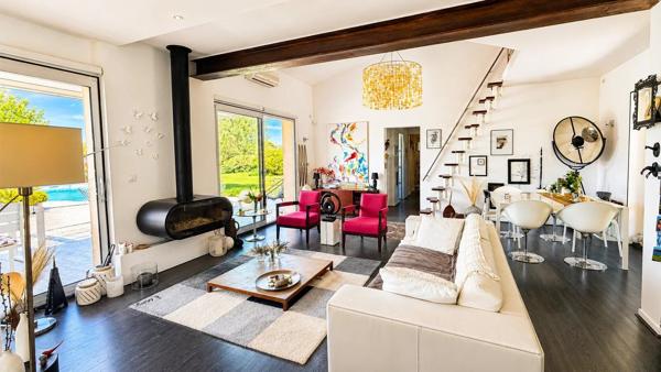 Vente                                                      Villa
                        
                     5 pièces                      135 m2                     à Pourrières