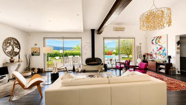 Vente                                                      Villa
                        
                     5 pièces                      135 m2                     à Pourrières